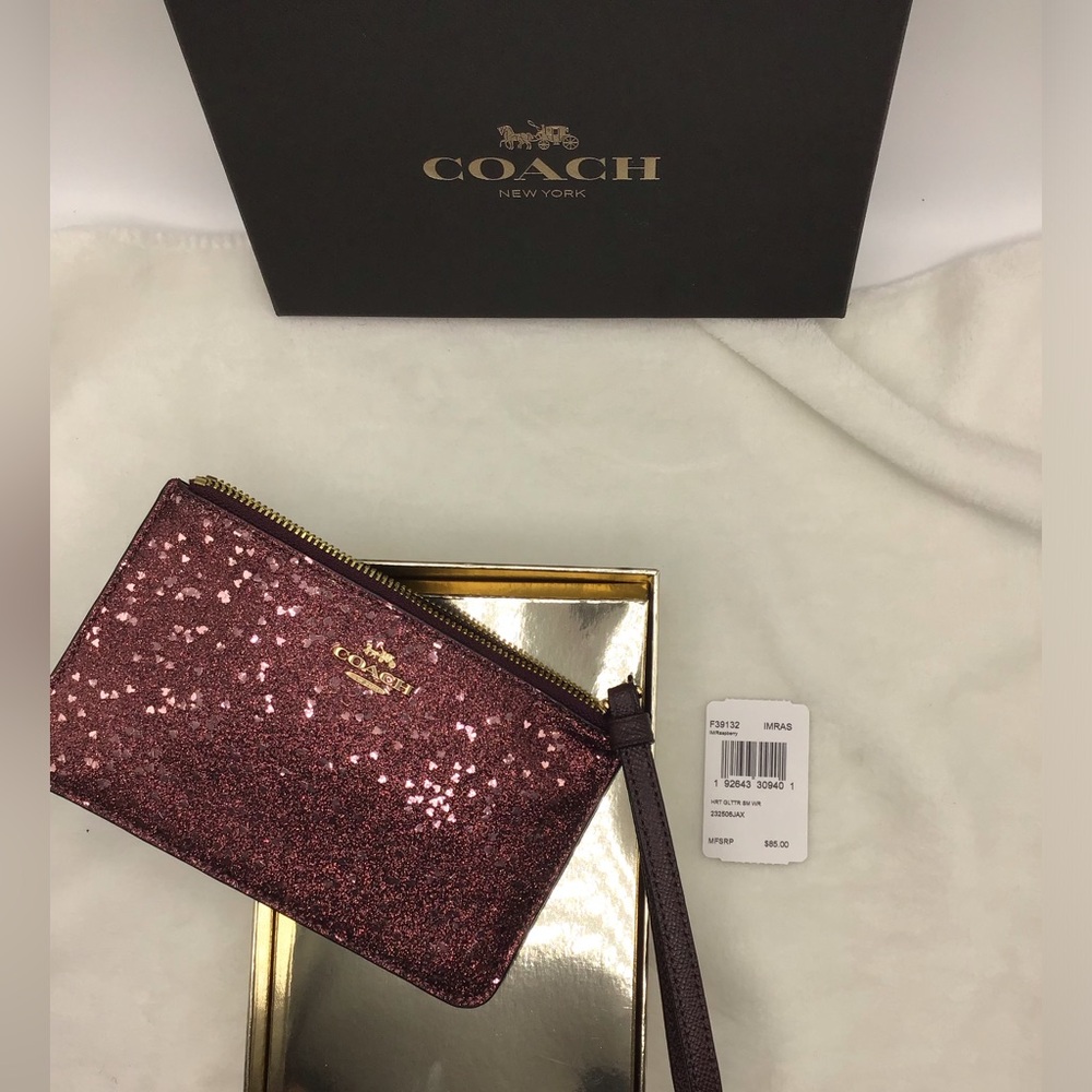 coach heart glitter small wristlet - raspberry
NWT/NEW - Picture 6 of 7